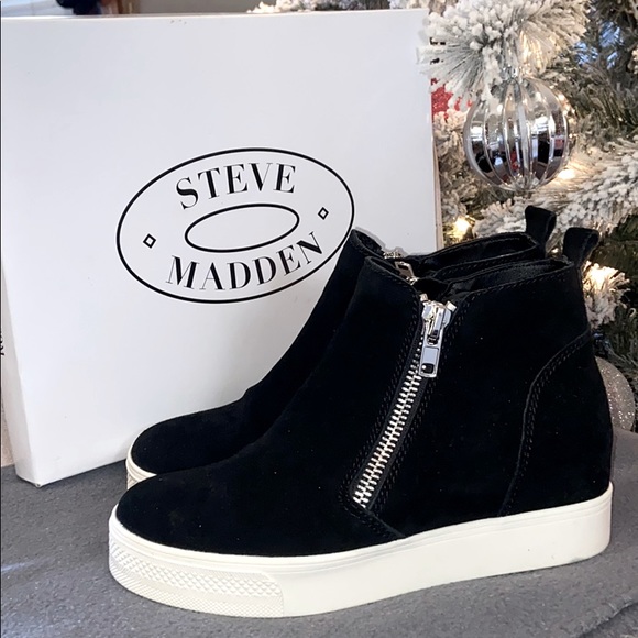 wedgie black suede